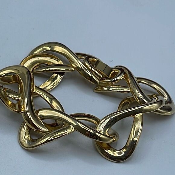 Vintage gold tone large link chain bracelet. - Picture 2 of 6